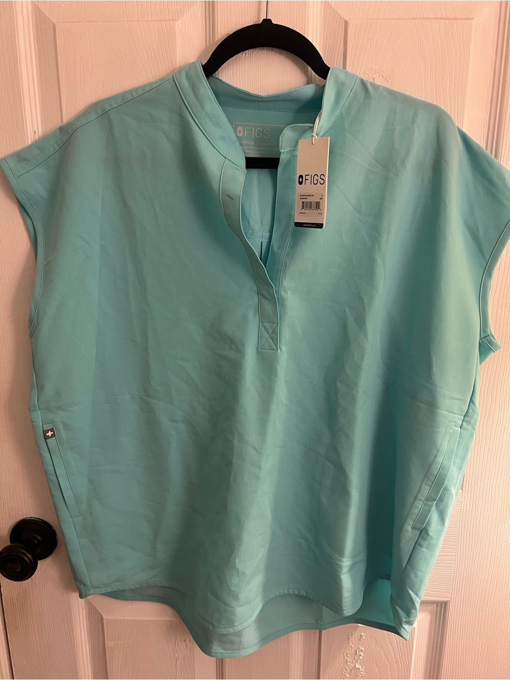 NWT FIGS Women's Mint Green Short Sleeve Scrub Top